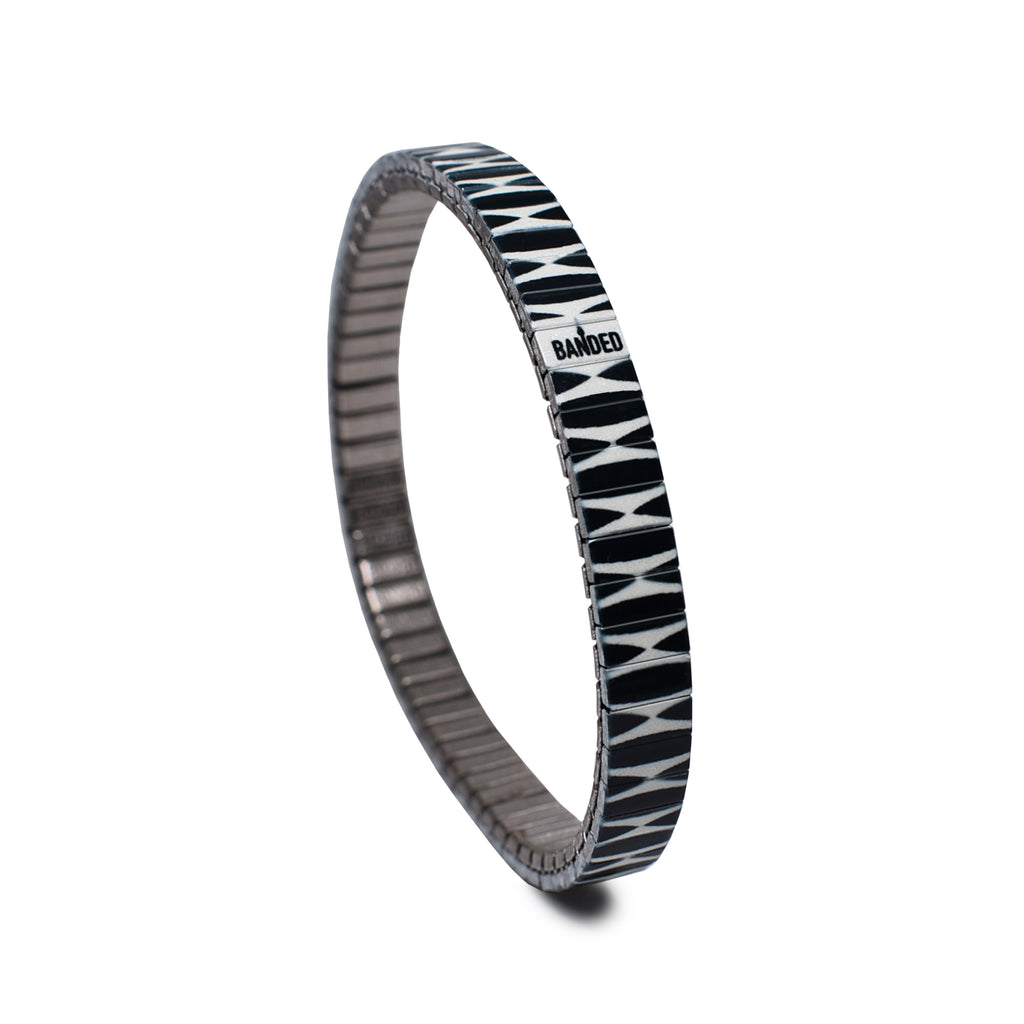 Ovals 6mm - Classic  Weil weniger, manchmal einfach mehr ist. Reduziert auf das ästhetische Minimum, lässt Dich unser Armband in tiefem Schwarz und Silber leuchten, ohne sich in den Vordergrund zu drängen. Ein toller Begleiter für jeden Tag!