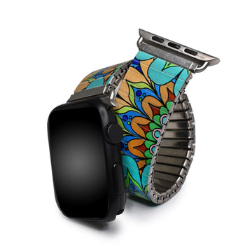 Caravan of Love - Peacock Garden - Banded for Apple Watch - Classic Finish  “Caravan of Love“ ist eine Ergänzung zur Forever Summer Kollektion und ist unserer Sehnsucht nach Reisen und Abenteuerlust gewidmet.