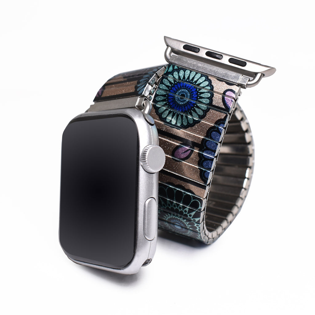 Flora Atomica - La Coupole - Banded™️ for Smart watch - Metallic Finish  Ein Strauß in den Farben von Paris, verziert mit einem glitzernden Hintergrund in Golden Peach. Eine Hommage an eines unserer Lieblingsrestaurants in Paris, La Coupole.